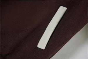 Veste varsity marron pour homme avec manches blanches, coupe classique, col rabattu, fermeture boutonnée, couleur unie, vêtement décontracté pour l'automne - Product Image 5