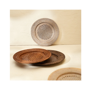 Assiette de présentation en rotin rose avec bordure dorée pour occasions spéciales, forme de fleur - Product Image 5
