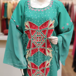 Kaftan élégant vert turquoise vibrant en georgette – Ornements de cristaux rouges raffinés, manches papillon transparentes, longueur ras du sol pour mariage - Product Image 1