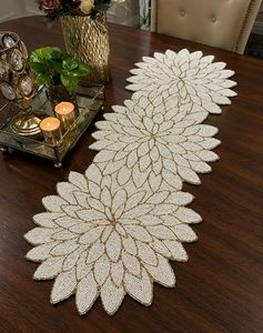 Elegante Camino de Mesa Hecho a Mano con Cuentas y Motivo Floral para Decoración de Mesa de Comedor, Hogar y Eventos de Boda por SHAAD HANDICRAFT - Product Image 1