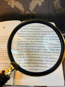 Lupa de 4 pulgadas con acabado en latón y mango redondo de madera - Product Image 5