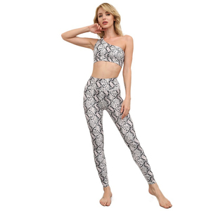 Ensemble de yoga à carreaux 6 pièces de haute qualité pour femmes, vêtements de sport respirants à fermeture éclair, coupe ajustée pour athlètes féminines - Product Image 1