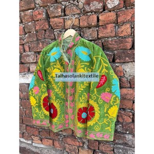 Blazer en velours vert brodé de fleurs, col mandarin, manches longues, veste pour femme faite à la main, épaisseur standard pour la saison printanière - Product Image 4