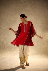 Conjunto de Kurta Pajama Rojo Bordado Estilo Indio-Pakistaní, Traje Tradicional Elegante para Bodas y Fiestas para Mujer - Product Image 5