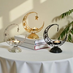 Décoration en velours en forme de croissant pour l'Aïd – Accent islamique décoratif pour des intérieurs festifs raffinés - Product Image 3