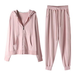 Conjunto Deportivo Elegante para Mujer, Suave y Elástico, con Diseño Moderno y Rendimiento para el Día a Día - Product Image 1