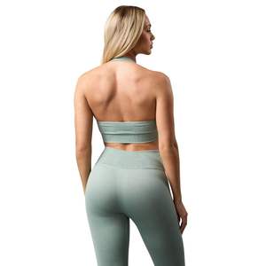 Sujetador deportivo gris para mujer con cuello en V, tirantes finos, soporte medio, transpirable, para fitness y ropa deportiva, diseño frontal personalizado con patrón sólido. - Product Image 4