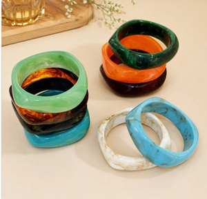 กำไลข้อมือเรซิ่นอีพ็อกซี่แบบหนา สีแดง ขาว เขียว เงางาม คลาสสิกสำหรับผู้หญิง เครื่องประดับกำไลเรซิ่น งานศิลปะเรซิ่น กำไลดีไซน์เนอร์ - Product Image 3