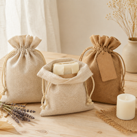 Sacs cadeaux en jute imprimés sur mesure avec cordon de serrage, pochettes réutilisables en toile de jute pour les faveurs de mariage, les bijoux et l'emballage de détail pour la vente en gros