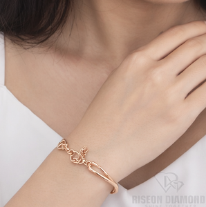 Brazalete abierto Swan Diamond en oro rosa de 18 quilates con motivo de cisne esculpido, diamantes redondos brillantes de talla brillante, elegancia y lujo. - Product Image 6