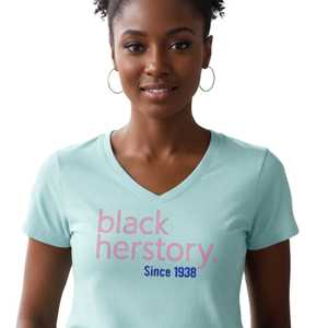 เสื้อยืดคอกลม Black HerStory 1938 ลายกราฟิกสร้างแรงบันดาลใจสำหรับผู้หญิง พิมพ์ลายตามสั่ง แฟชั่นลำลอง 100% สำหรับฤดูร้อน ตกแต่งด้วยกระดุม - Product Image 5