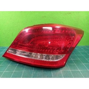 ไฟท้ายมือสองของรถยนต์อีควัส ขวา รุ่น 924023N000 - Product Image 1