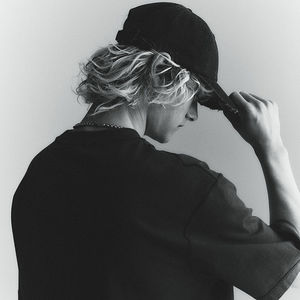 Camiseta de Alta Calidad en Jersey de Poliéster/Algodón, Cuello Caído, Corte Regular para Hombre, Estampado Hip Hop - Product Image 3