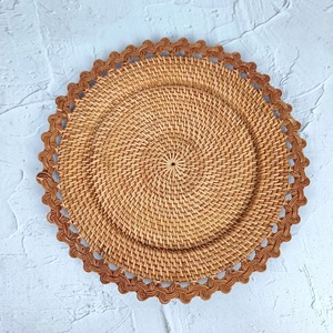 Assiette de service en rotin artisanale, idéale pour servir des plats dans les restaurants, cafés et hôtels, améliore la présentation de la table, en provenance d'Inde. - Product Image 4