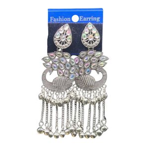 Boucles d'oreilles en argent inspirées du paon, avec un design de plumes orné, pierres irisées, chaînes pendantes, perles métalliques, ethniques, traditionnelles - Product Image 1