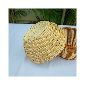 Bandejas redondas de ratán ecológicas en un tejido bicolor blanco y marrón - Product Image 4