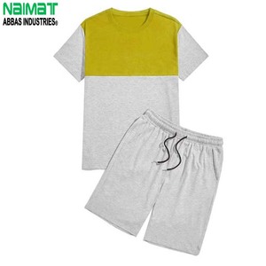 NAIMAT เสื้อยืดออกกำลังกายผู้ชายแบบถักสีตัดต่อสีเทาเหลืองคอกลมแขนสั้นเสื้อเชิ้ตแขนสั้นกางเกงขาสั้นมีเชือกผูกระบายอากาศได้ดีสำหรับฤดูร้อน - Product Image 1