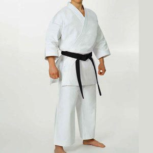 Tenue d'entraînement de karaté traditionnelle – Ensemble d'arts martiaux confortable et durable pour la pratique et les événements - Product Image 1