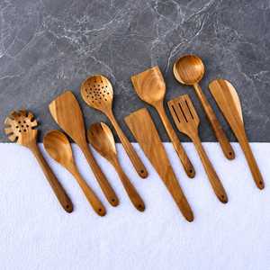 Cuillère passoire en bois artisanale Khadim, sculptée à la main, finition naturelle, légère, ustensile de cuisine, 1 pièce, compatible lave-vaisselle et micro-ondes - Product Image 2