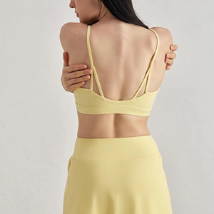 Soutien-gorge de sport simple à col en U grande taille pour femme, respirant, idéal pour le yoga et le fitness, avec fermeture avant - Product Image 2