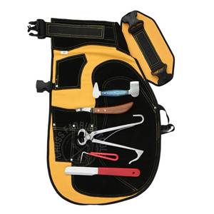 ชุดเครื่องมือช่างตัดแต่งกีบม้ามืออาชีพ พร้อมผ้ากันเปื้อนหลายช่องใส่ของ มีที่ตัดกีบลูกม้าคมกริบ มีดโค้งคมกริบ และมีดตัดปลายกีบ พร้อมอุปกรณ์ขัดเงา - Product Image 1