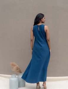 เดรสยาวคอเหลี่ยมสำหรับผู้หญิง ออกแบบโดยดีไซเนอร์ พิมพ์ลายดอกไม้ ชุดเดรสสายเดี่ยวสีสันสดใส พิมพ์ลายด้านหลังเปลือย ทรงเอไลน์ - Product Image 3