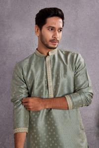 Kurta en coton vert clair pour homme avec broderie au col, coupe classique, longueur cheville, tenue traditionnelle indienne et pakistanaise - Product Image 4