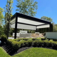 Pergola autonome à lames orientables avec structure en métal graphite et toit bioclimatique à lames orientables pour terrasse, patio et extérieur