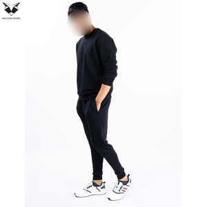 Ensemble de survêtement noir uni pour homme, coupe ajustée, dernière conception, confortable, en tissu de qualité supérieure, idéal pour le jogging et la gym, vente en gros - Product Image 3