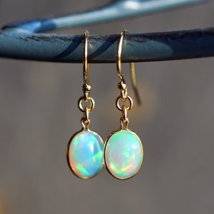Boucles d'oreilles clous en opale plaqué or pour femme, classiques, pour usage quotidien, serti clos, forme cloche, tendance chrétienne - Product Image 4