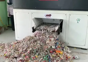 Machine de broyage multi-usages préférée par les acheteurs, 500 kg/h, à double arbre, semi-automatique, pour le traitement et le recyclage du plastique - Product Image 6