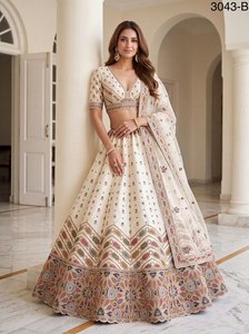 Lehenga Choli de Seda Slub Premium para Novia con Bordado Gotta Patti Dori Zari, Trabajo de Espejo Real y Dupatta de Malla Suave para Boda - Product Image 5