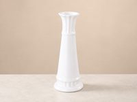 Vase en porcelaine semi-texturée, récipient à fleurs en céramique artisanal pour la décoration intérieure et centre de table