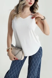 เสื้อกล้ามผู้หญิง Ever Glow รุ่น Eco-Friendly ป้องกันขนร่วง แห้งเร็ว ไซส์ใหญ่ คอกลม สวมใส่สบาย ระบายอากาศได้ดี เหมาะสำหรับฤดูร้อน ผลิตจากผ้าโพลีเอสเตอร์เจอร์ซีย์ - Product Image 4
