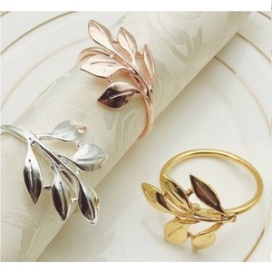 Anillo para Servilletas de Acero Inoxidable con Diseño de Hoja de Monstera Dorada, Ecológico, Duradero y Elegante, Accesorio de Mesa para Bodas y Fiestas - Product Image 6
