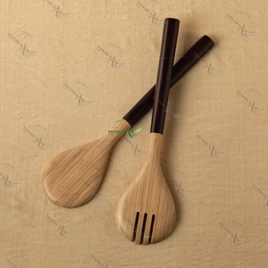 Des cuillères en bambou artisanales rehaussent les repas de tous les jours avec une beauté naturelle - Product Image 1