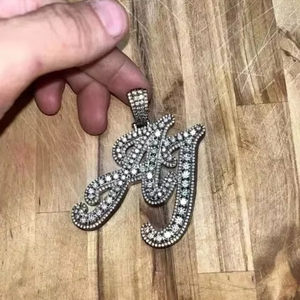 จี้เพชรโมอิสซาไนต์สั่งทำพิเศษ ตัวอักษรภาษาอังกฤษ  สร้อยคอเงินแท้ 925 สไตล์ฮิปฮอป ประดับเพชร  จี้ชื่อสั่งทำ  เครื่องประดับหรูหรา - Product Image 1