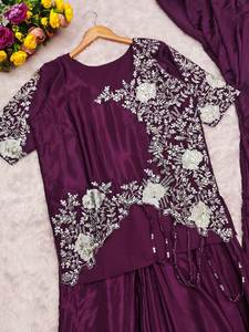 Sari élégant prêt à porter pour les occasions spéciales avec bordure en dentelle et chemisier de luxe - Product Image 3