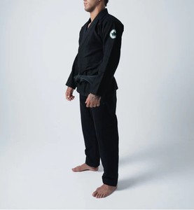 ชุดยิวยิตสูคุณภาพสูงแบบสั่งทำพิเศษ ผ้าคอตตอน 100% น้ำหนักเบา ระบายอากาศได้ดี พร้อมโลโก้ด้านหน้า ยืดหยุ่นได้ เหมาะสำหรับทั้งชายและหญิง ผลิตในปากีสถาน - Product Image 2