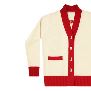 Cardigan en tricot personnalisé pour femmes, style universitaire, crème et rouge, col en V, boutons numérotés OEM - Product Image 4