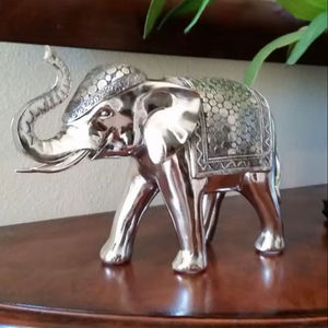Estatua de Elefante de Aluminio Premium, Adecuada para Decoración del Hogar, Oficina y como Pieza Decorativa Atractiva para Exhibición - Product Image 1