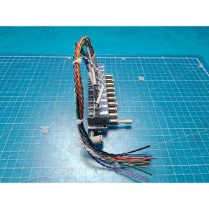 Vanne solénoïde 3 ports SMC V114T-5LNZ, utilisée comme pièce détachée pour équipement semi-conducteur Legacy - Product Image 4
