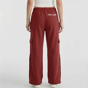 Pantalon cargo en polaire rouge pour femme, taille mi-haute, cordon de serrage, coupe ample, longueur intégrale, couleur unie, avec détail bouton et logo sur la jambe droite - Product Image 6