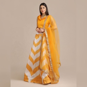 Ensemble Lehenga Choli Prêt-à-Porter Premium en Soie Banglory à Séchage Rapide, Imprimé Floral, Tenue Traditionnelle pour Fête Féminine - Product Image 1