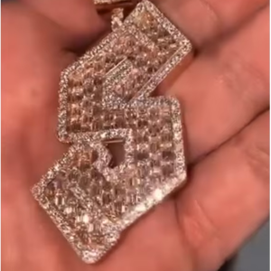 จี้เพชรโมอิสซาไนต์แบบสองสีสไตล์ฮิปฮอป ชุบทองคำขาว 925 เงินแท้ ได้รับการรับรองจาก GRA จี้แฟชั่นสำหรับผู้ชายและผู้หญิง - Product Image 1