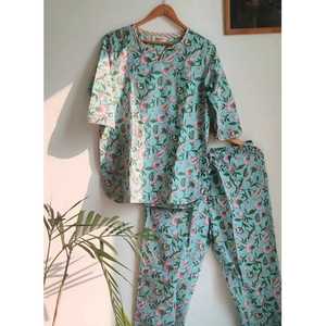 Ensemble de pyjama Water Lily Blush avec chouchou assorti, petite taille - Product Image 1