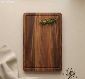 Planche de service et de découpe artisanale en bois d'acacia grand format, antidérapante, avec poignée, pour charcuterie et ustensiles de cuisine, vente en gros - Product Image 1