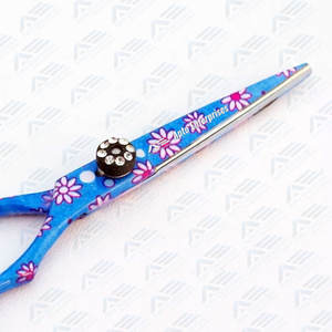 Tijeras de peluquero de corte de pelo profesional al por mayor hermosas tijeras de 5,5 pulgadas para instrumentos de belleza de precisión - Product Image 2