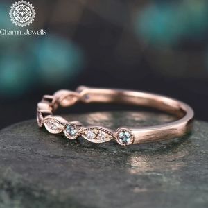 Bague de fiançailles classique en moissanite plaqué or rose argenté pour femme Charm_Jewells, sertie à griffes, certifiée IGI - Product Image 4