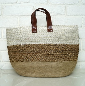Sac fourre-tout messager bohème personnalisé 2026 pour femme, écoresponsable, fait main en coton et jute avec poignée en cuir, idéal pour les voyages, la plage et la mode - Product Image 1